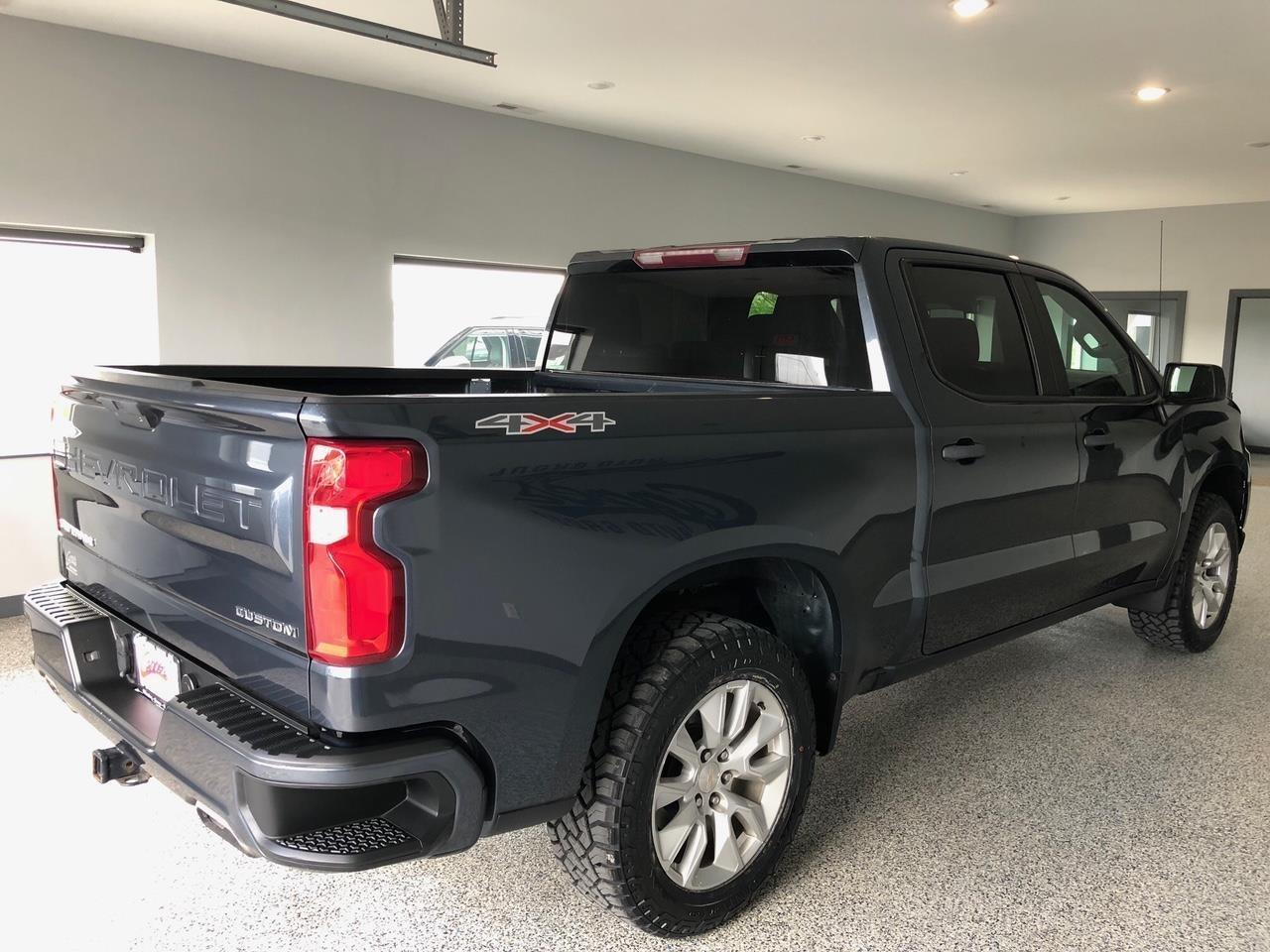 Chevrolet Silverado 1500 4WD Crew Cab 147" Custom 2020