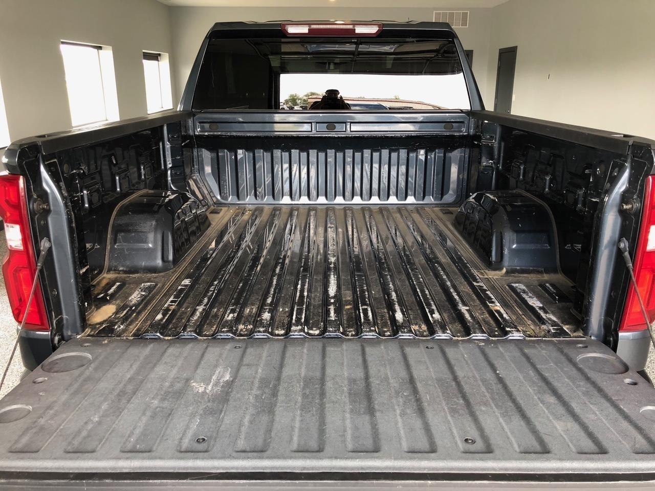 Chevrolet Silverado 1500 4WD Crew Cab 147" Custom 2020