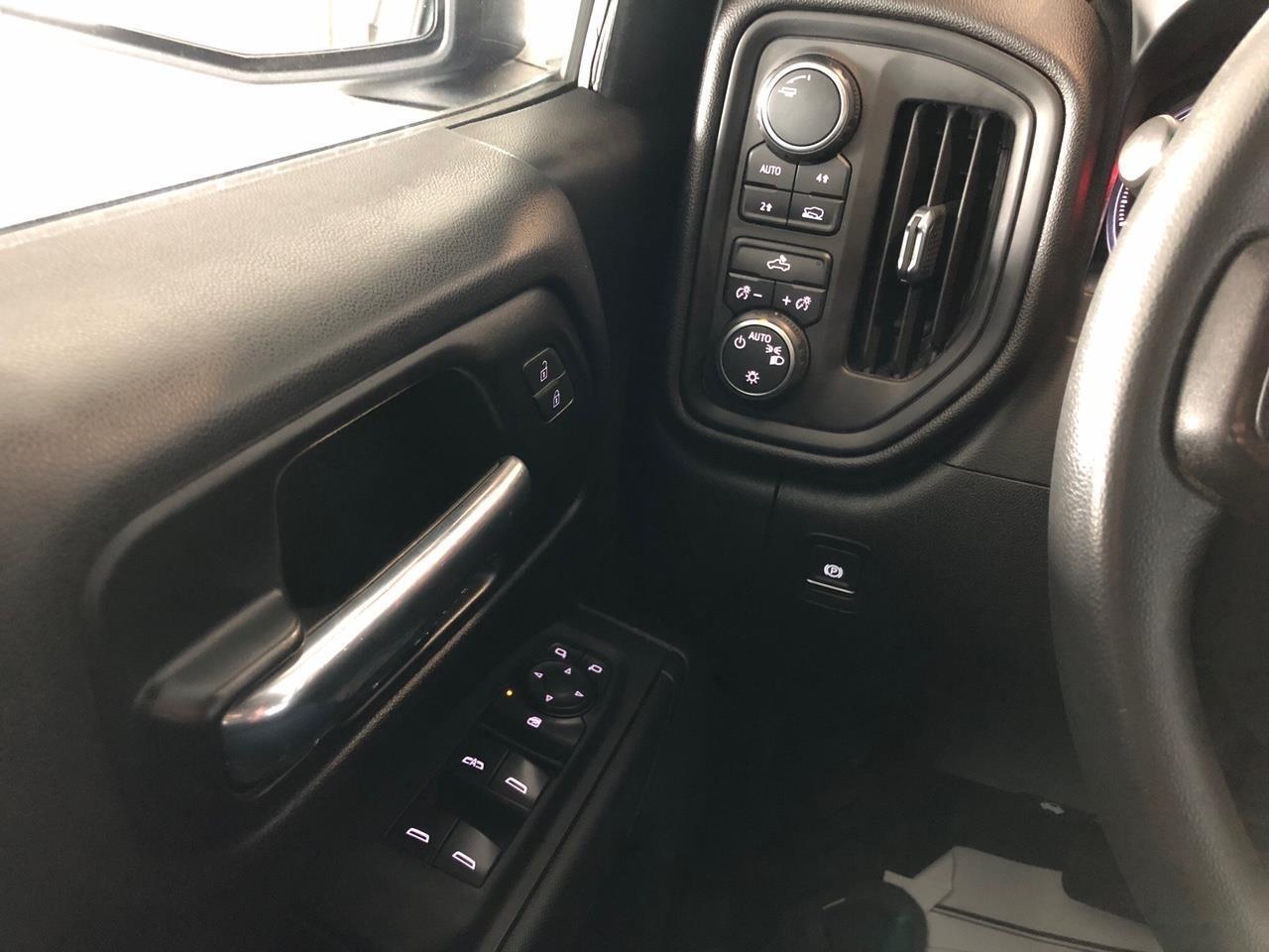 Chevrolet Silverado 1500 4WD Crew Cab 147" Custom 2020