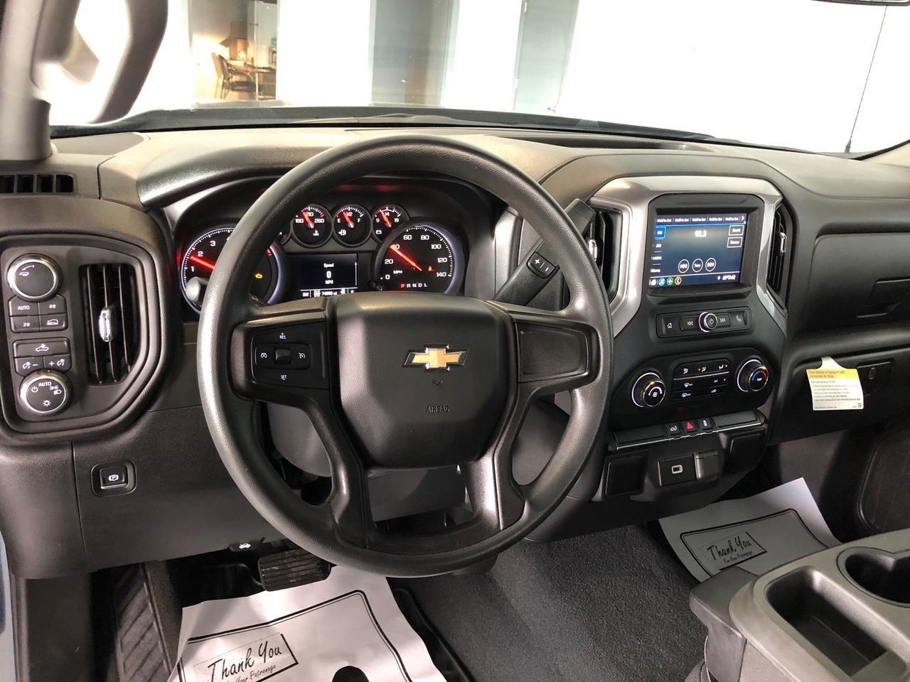 Chevrolet Silverado 1500 4WD Crew Cab 147" Custom 2020