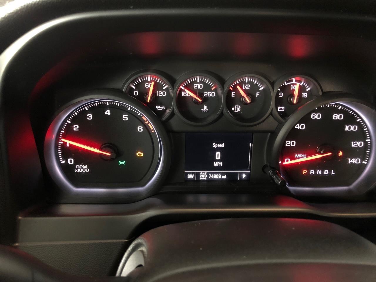 Chevrolet Silverado 1500 4WD Crew Cab 147" Custom 2020