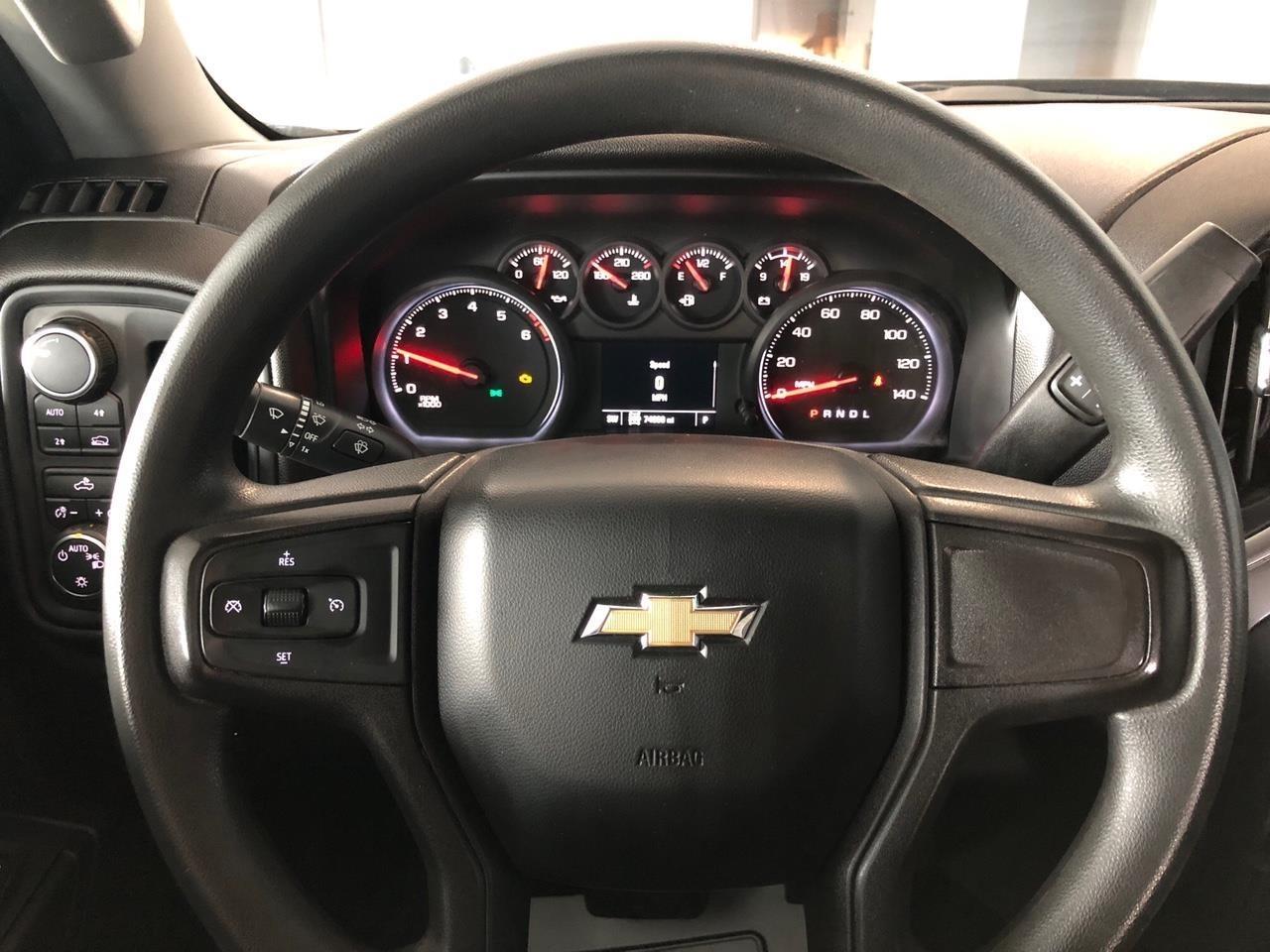 Chevrolet Silverado 1500 4WD Crew Cab 147" Custom 2020