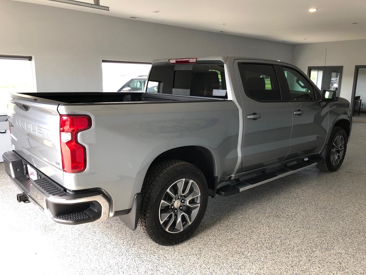 Chevrolet Silverado 1500 4WD Crew Cab 147" LT w/1LT 2026