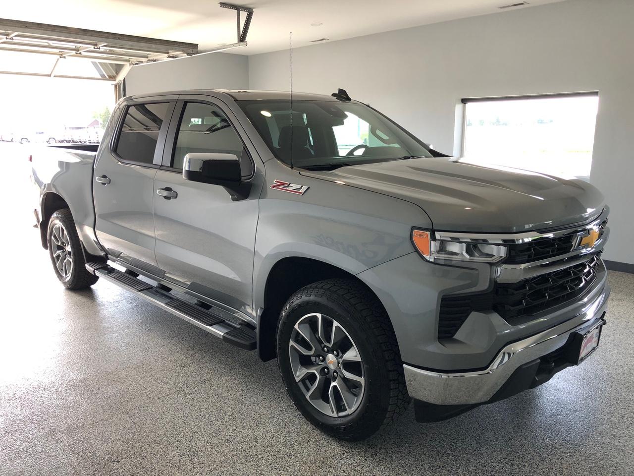 Chevrolet Silverado 1500 4WD Crew Cab 147" LT w/1LT 2026