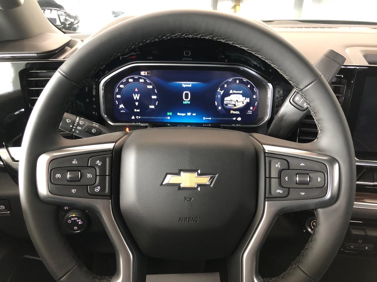 Chevrolet Silverado 1500 4WD Crew Cab 147" LT w/1LT 2026