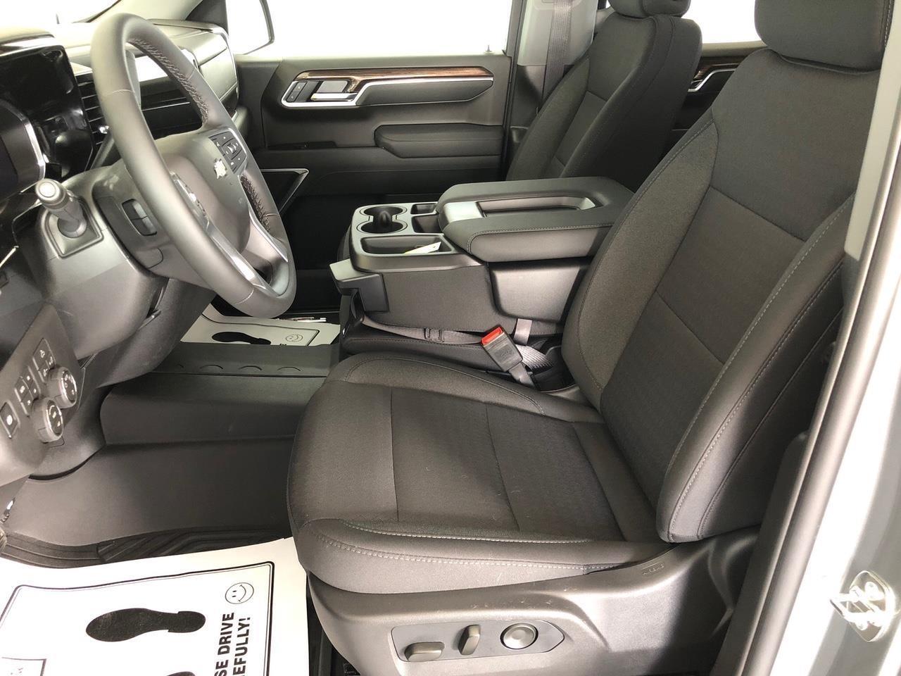 Chevrolet Silverado 1500 4WD Crew Cab 147" LT w/1LT 2026