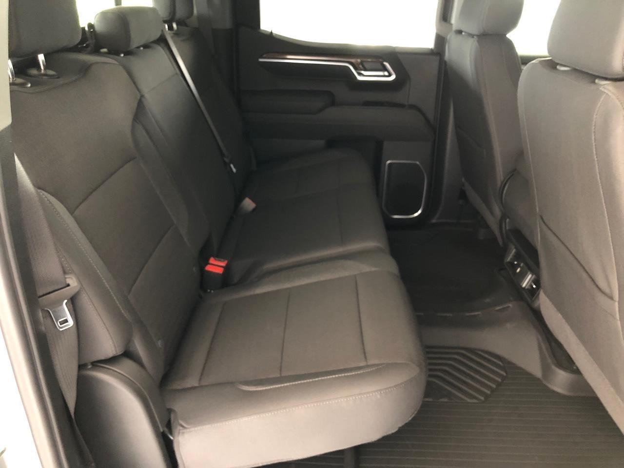 Chevrolet Silverado 1500 4WD Crew Cab 147" LT w/1LT 2026