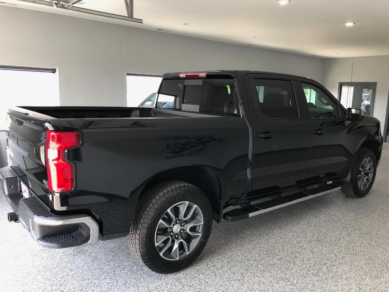 Chevrolet Silverado 1500 4WD Crew Cab 147" LT w/1LT 2026