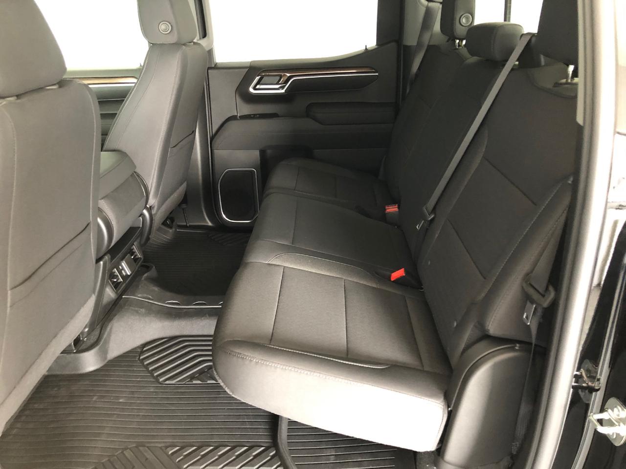 Chevrolet Silverado 1500 4WD Crew Cab 147" LT w/1LT 2026