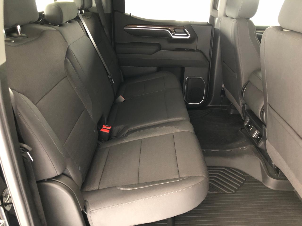 Chevrolet Silverado 1500 4WD Crew Cab 147" LT w/1LT 2026