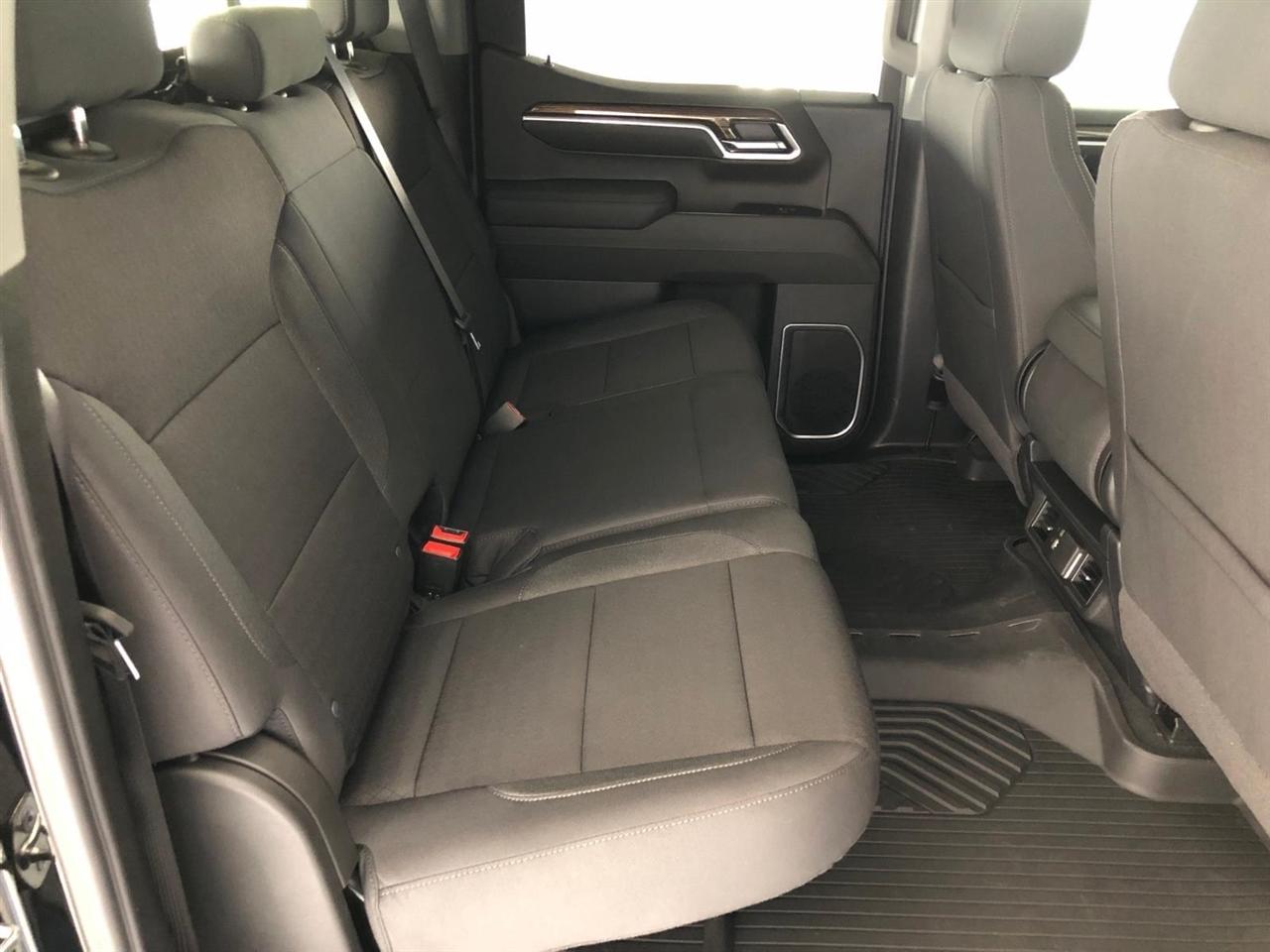 Chevrolet Silverado 1500 4WD Crew Cab 147" LT w/1LT 2026