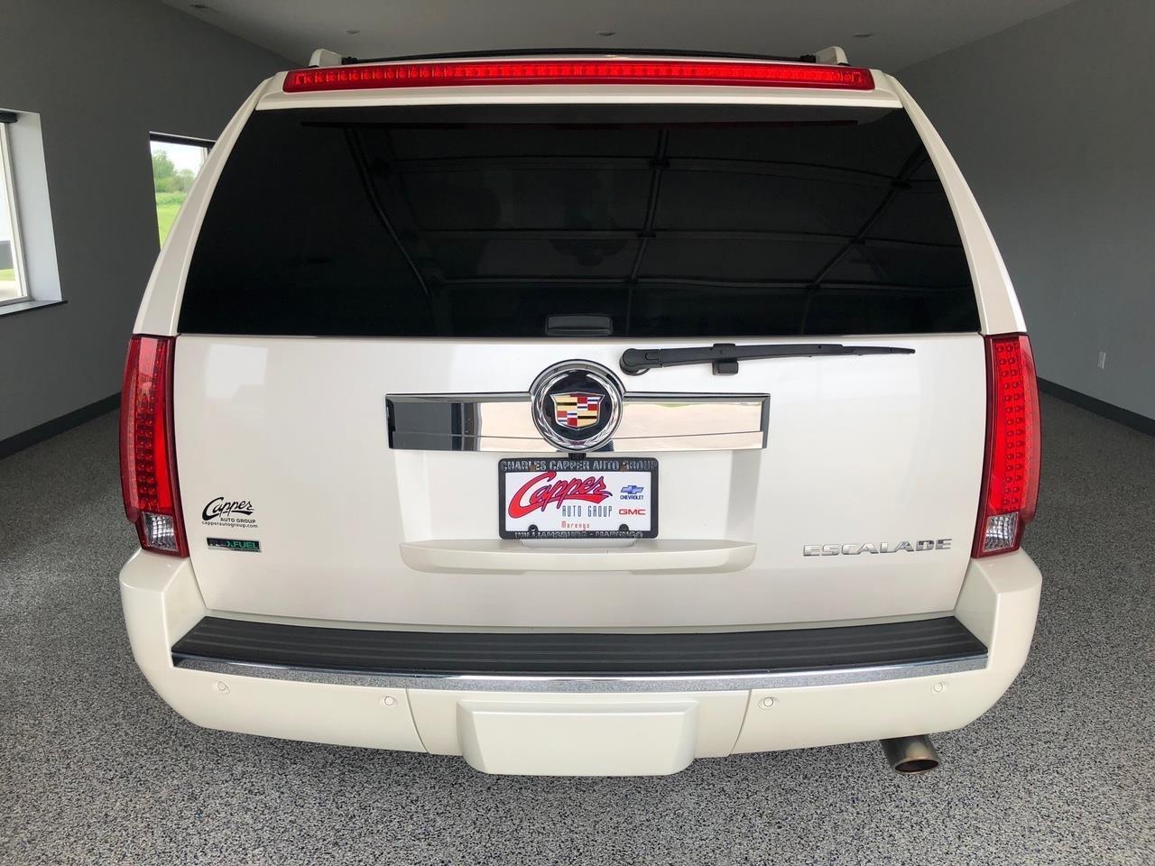Cadillac Escalade AWD 4dr Premium 2011