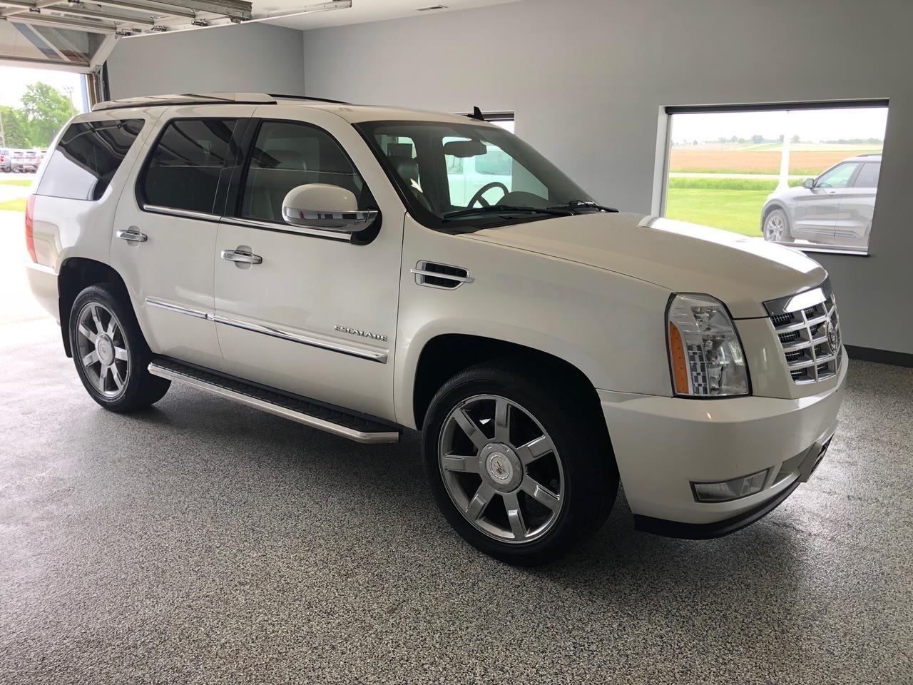 Cadillac Escalade AWD 4dr Premium 2011