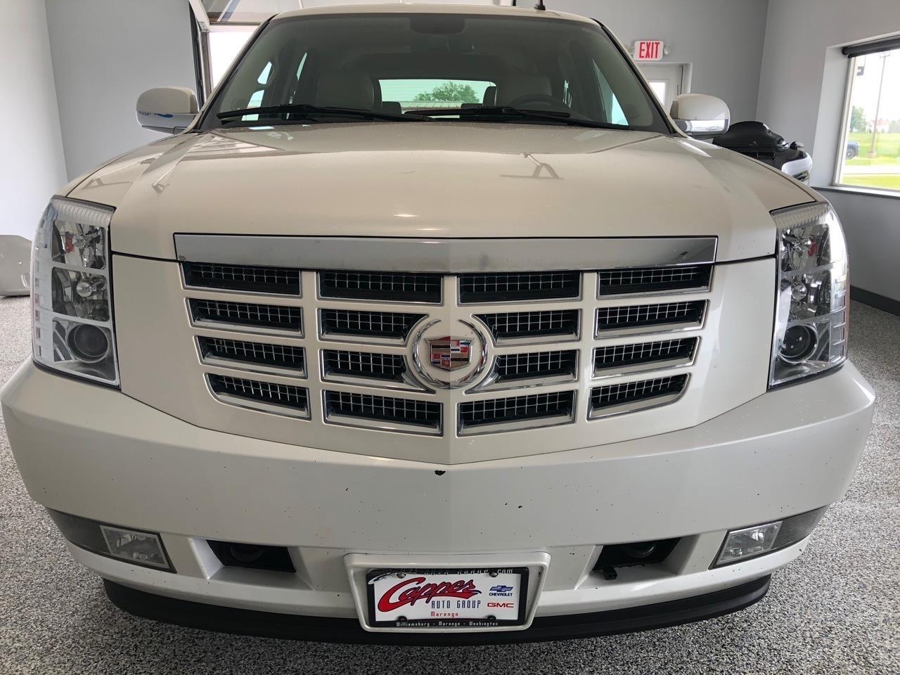 Cadillac Escalade AWD 4dr Premium 2011