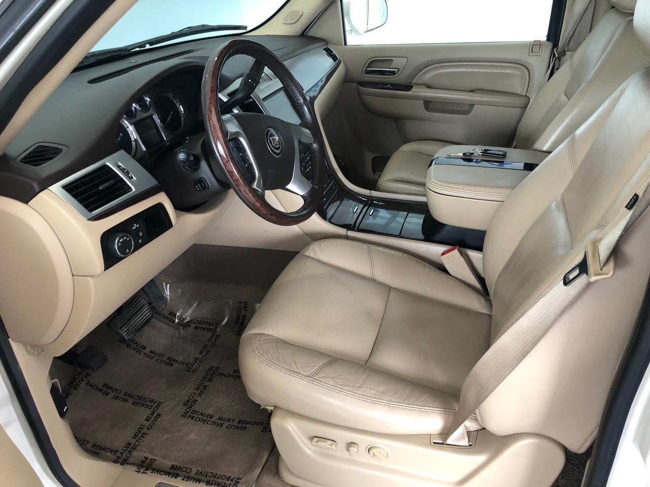 Cadillac Escalade AWD 4dr Premium 2011