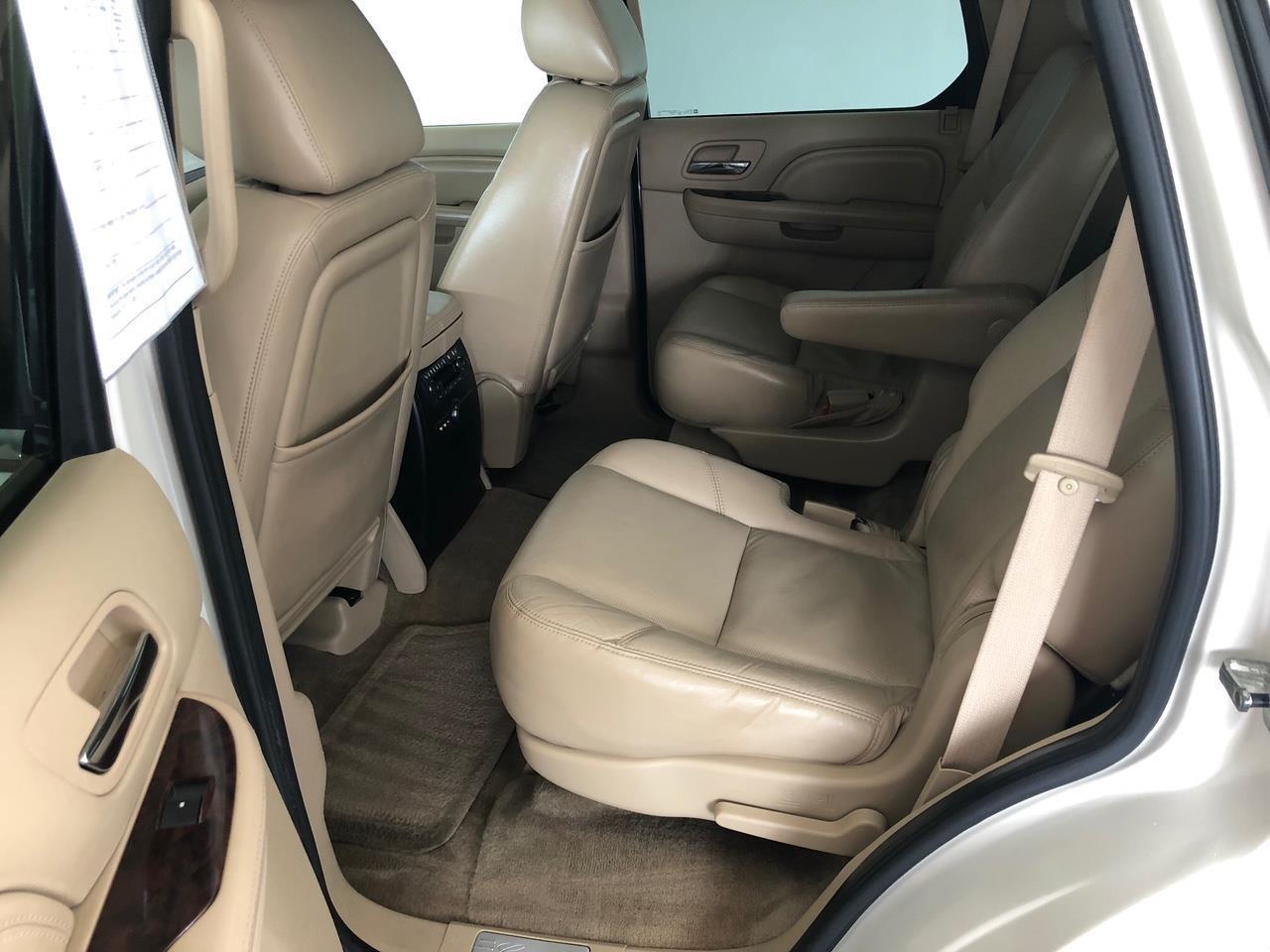 Cadillac Escalade AWD 4dr Premium 2011