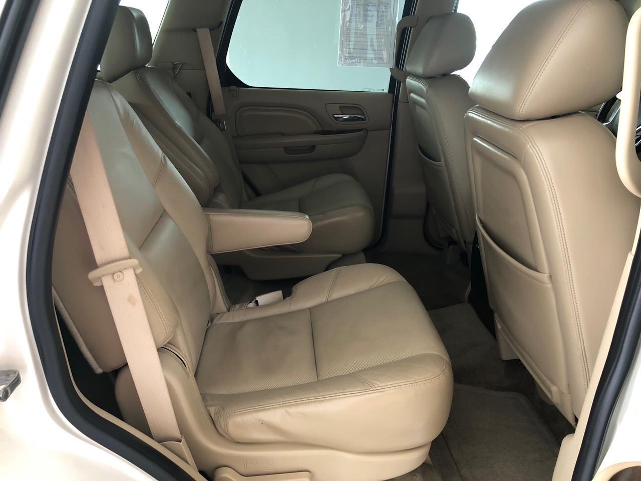 Cadillac Escalade AWD 4dr Premium 2011