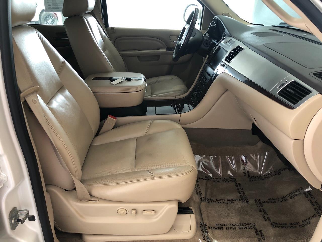 Cadillac Escalade AWD 4dr Premium 2011