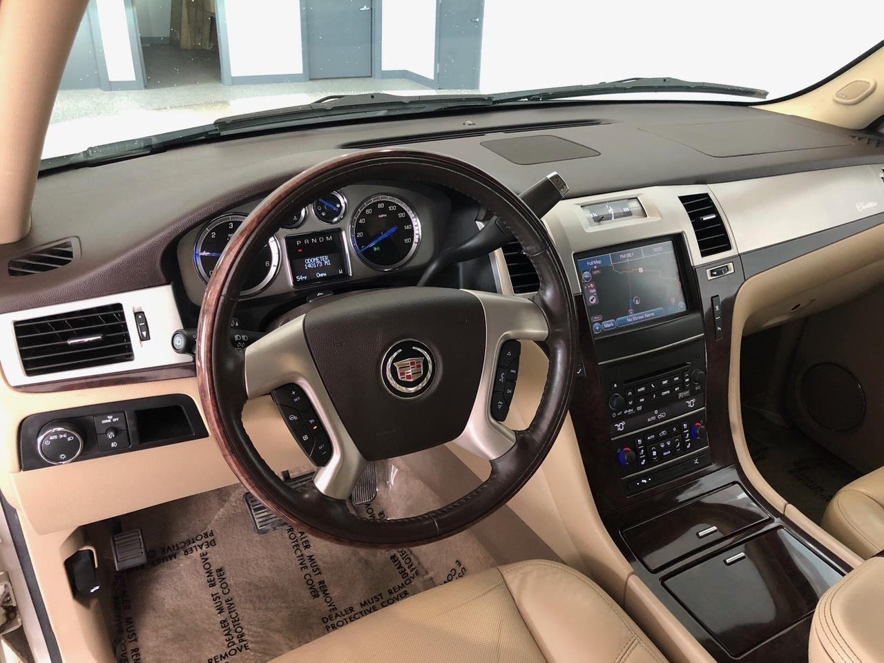 Cadillac Escalade AWD 4dr Premium 2011