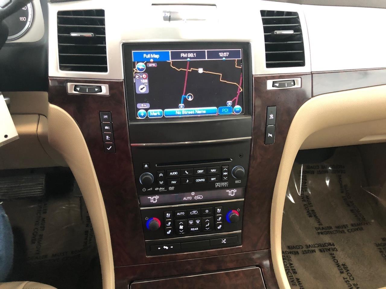 Cadillac Escalade AWD 4dr Premium 2011