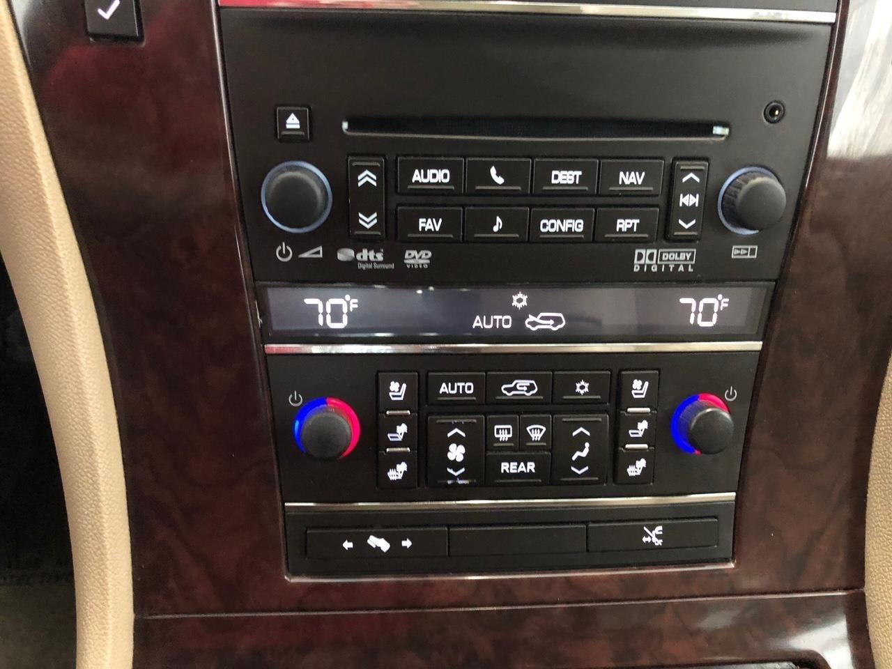 Cadillac Escalade AWD 4dr Premium 2011