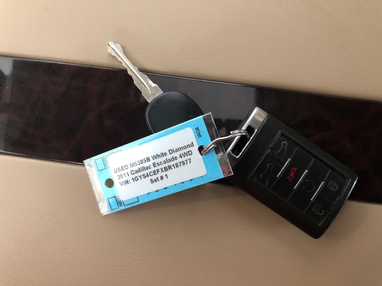 Cadillac Escalade AWD 4dr Premium 2011