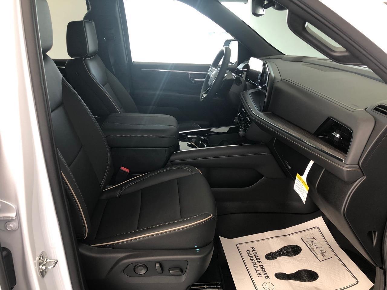 Chevrolet Suburban 4WD 4dr Premier 2026