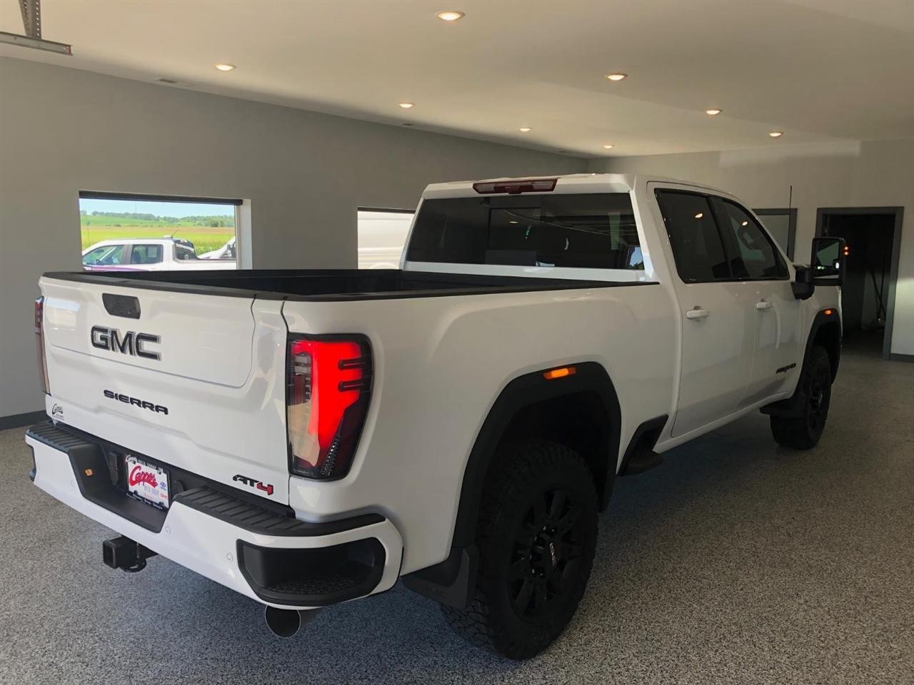 GMC Sierra 2500HD 4WD Crew Cab 159" AT4 2026