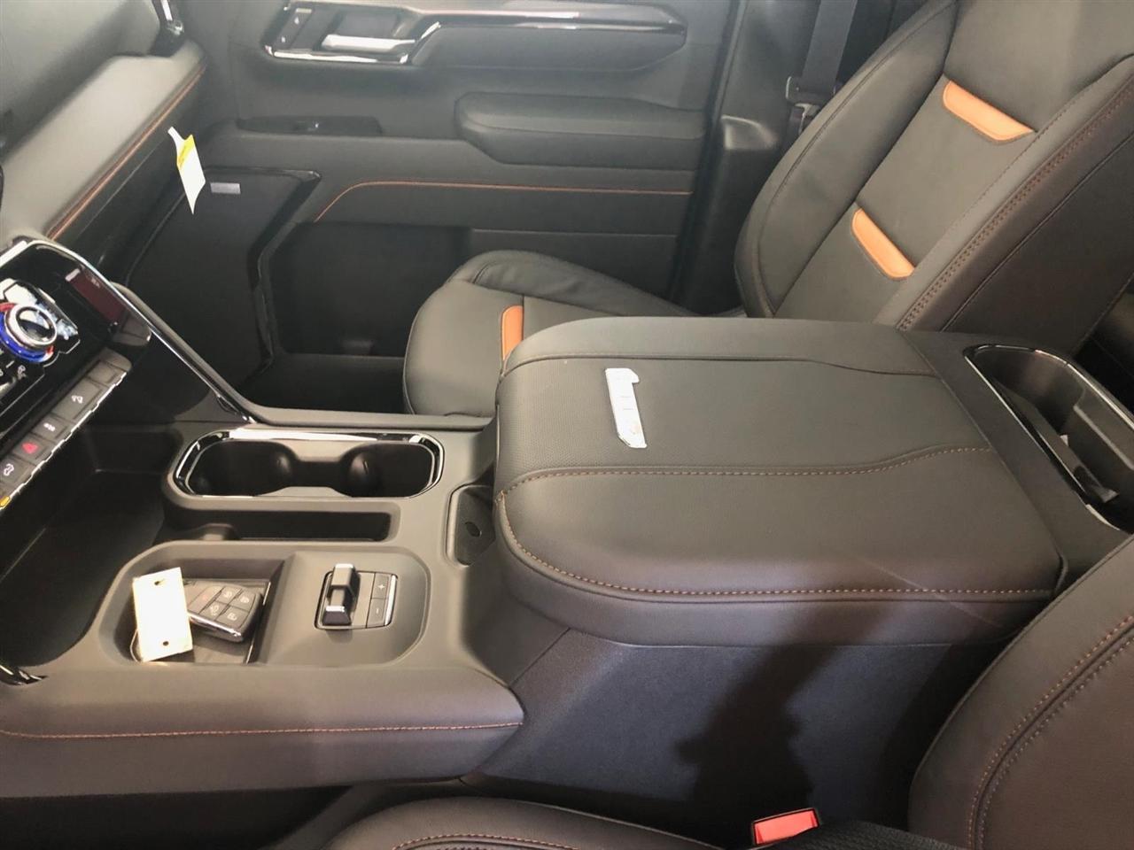 GMC Sierra 2500HD 4WD Crew Cab 159" AT4 2026