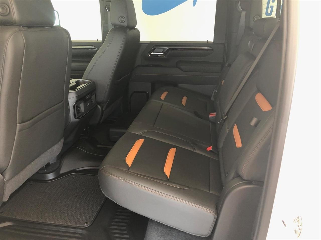 GMC Sierra 2500HD 4WD Crew Cab 159" AT4 2026