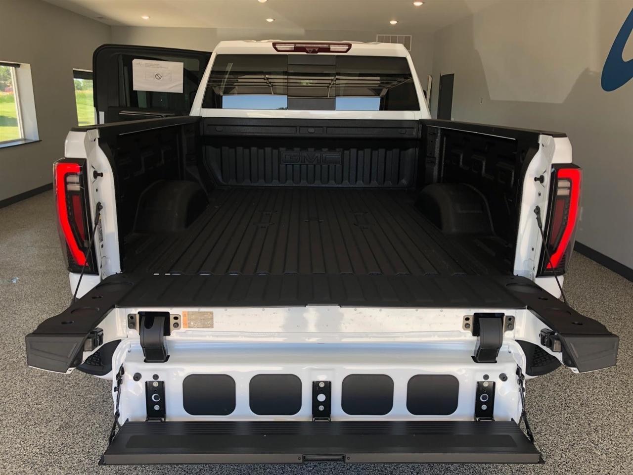 GMC Sierra 2500HD 4WD Crew Cab 159" AT4 2026