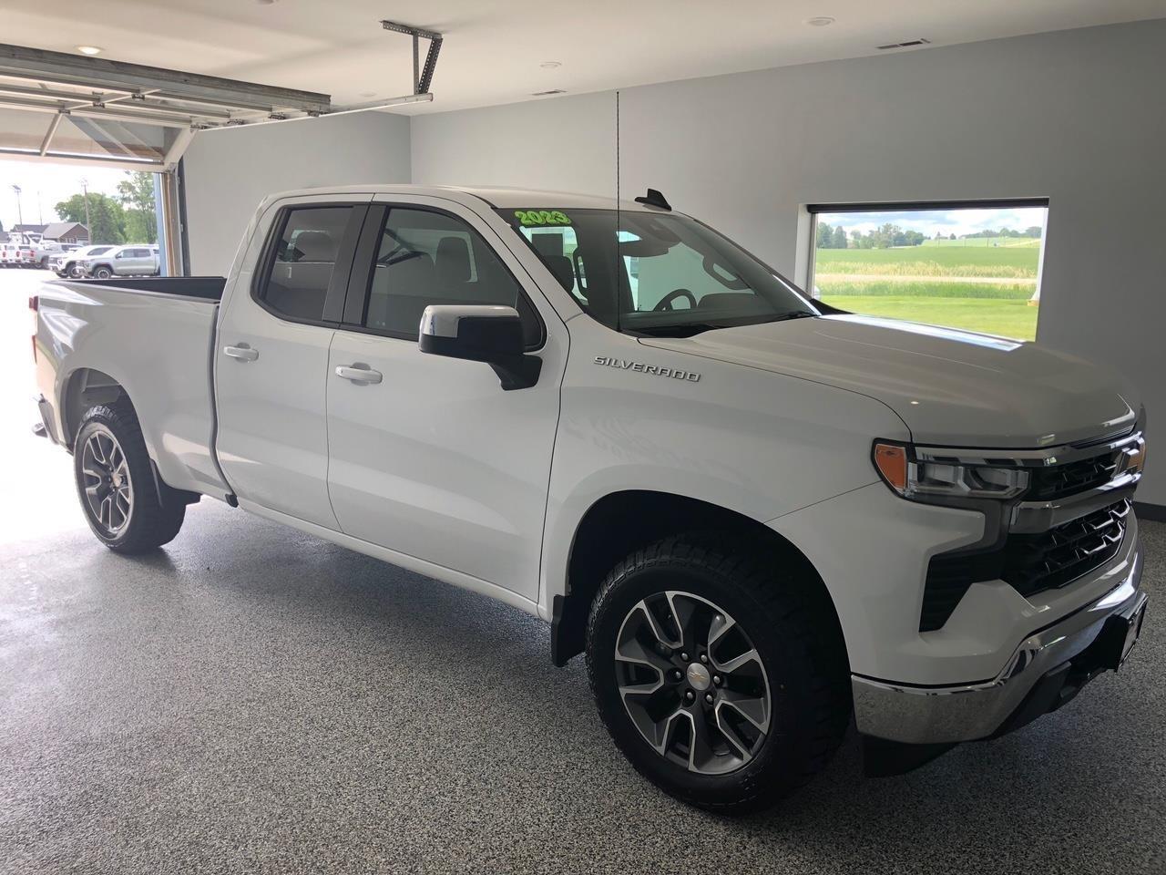 Chevrolet Silverado 1500 4WD Double Cab 147" LT w/1LT 2023