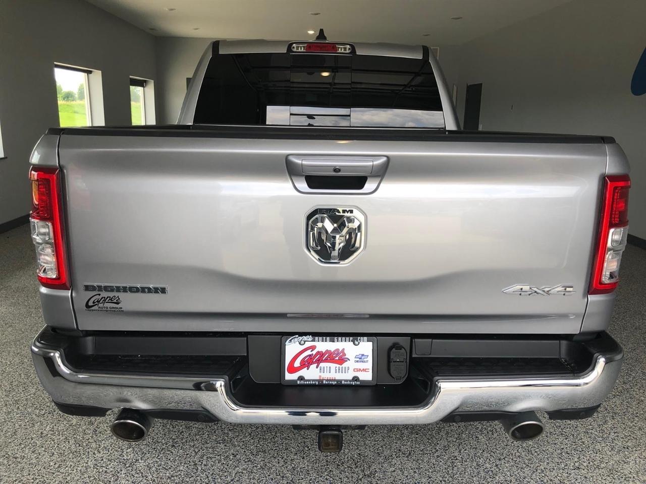 RAM 1500 Big Horn 4x4 Crew Cab 5'7" Box 2022