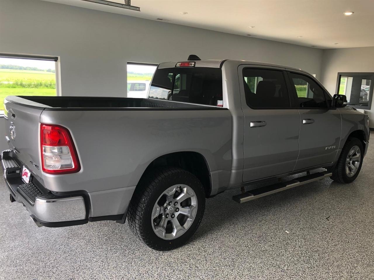 RAM 1500 Big Horn 4x4 Crew Cab 5'7" Box 2022