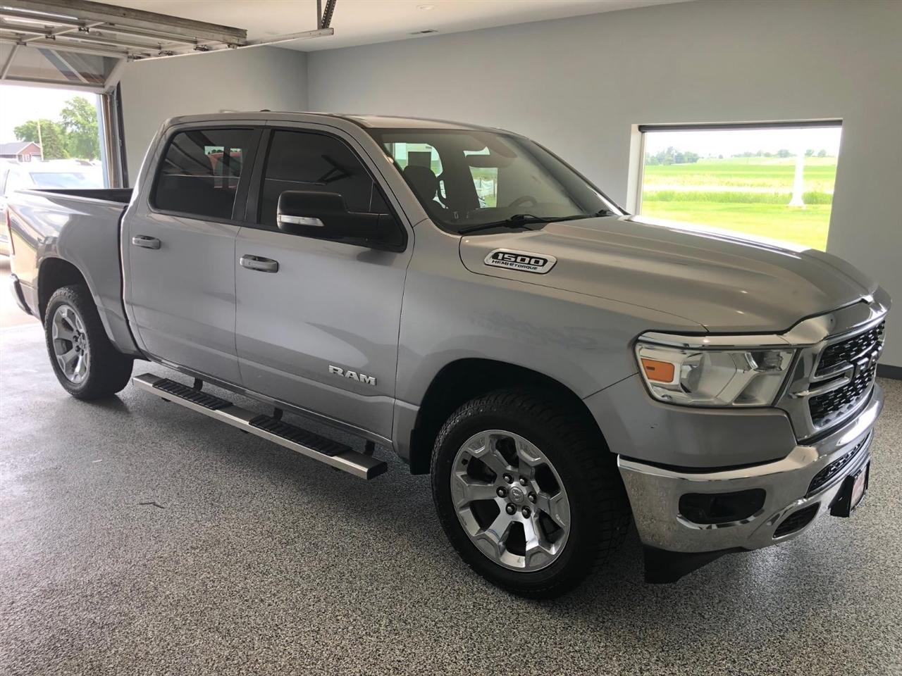 RAM 1500 Big Horn 4x4 Crew Cab 5'7" Box 2022