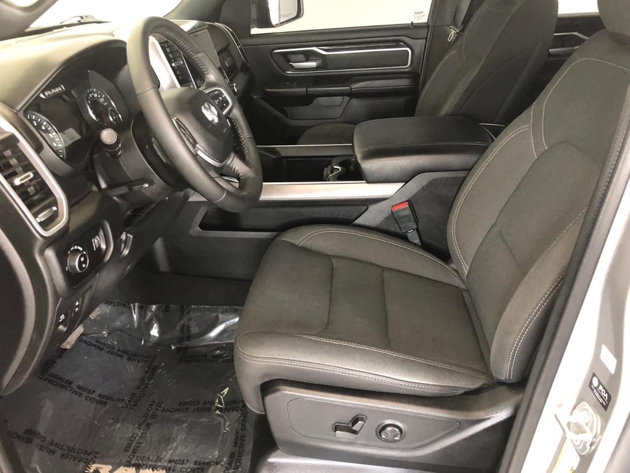 RAM 1500 Big Horn 4x4 Crew Cab 5'7" Box 2022
