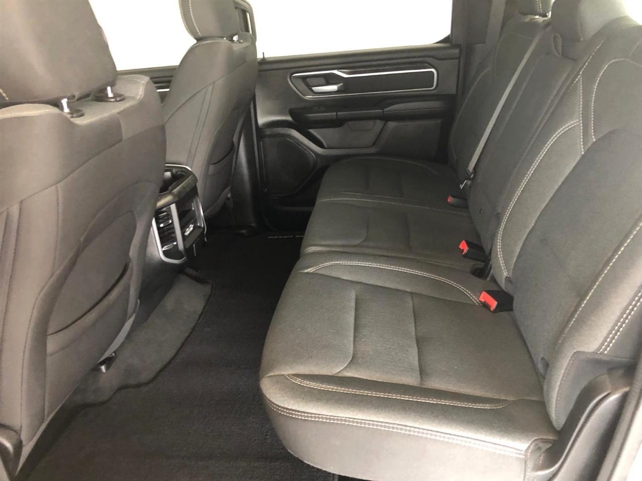 RAM 1500 Big Horn 4x4 Crew Cab 5'7" Box 2022