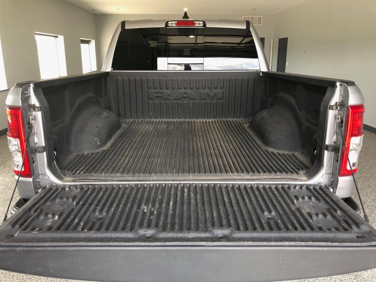RAM 1500 Big Horn 4x4 Crew Cab 5'7" Box 2022