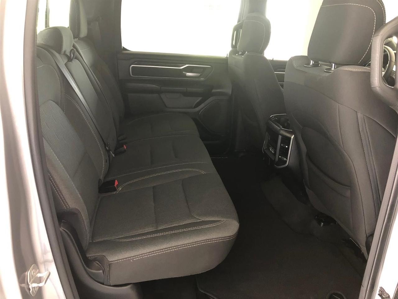 RAM 1500 Big Horn 4x4 Crew Cab 5'7" Box 2022