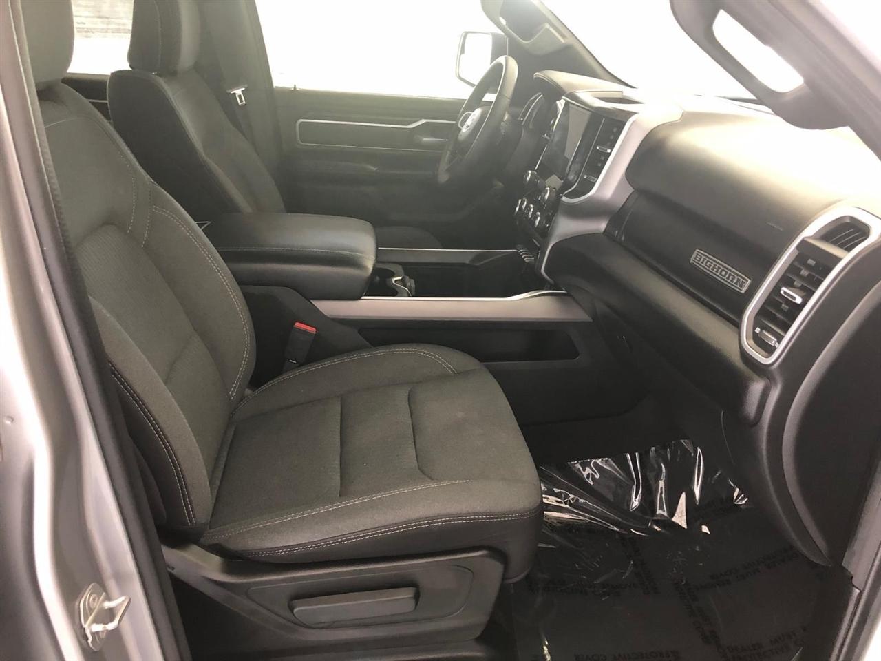RAM 1500 Big Horn 4x4 Crew Cab 5'7" Box 2022