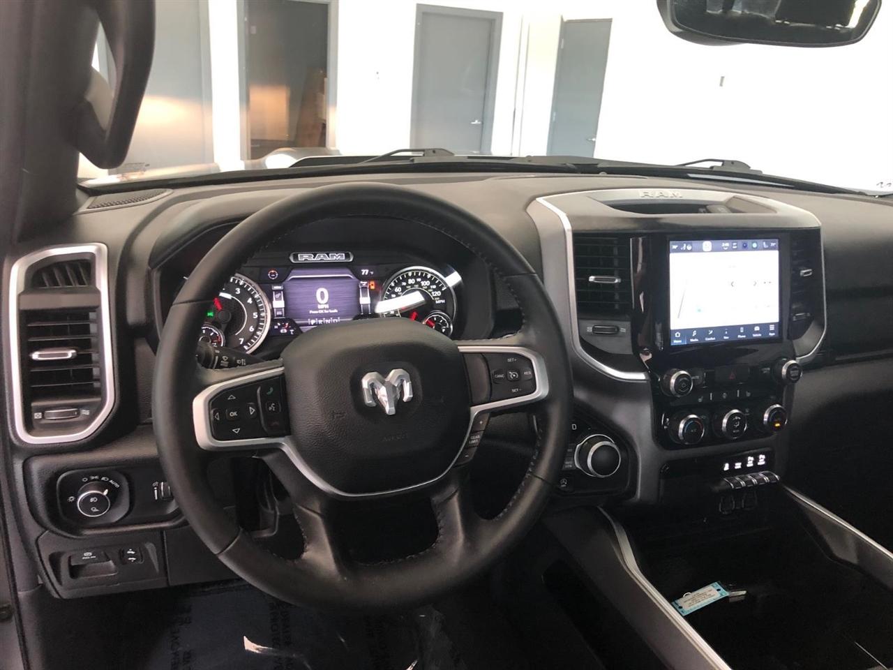 RAM 1500 Big Horn 4x4 Crew Cab 5'7" Box 2022