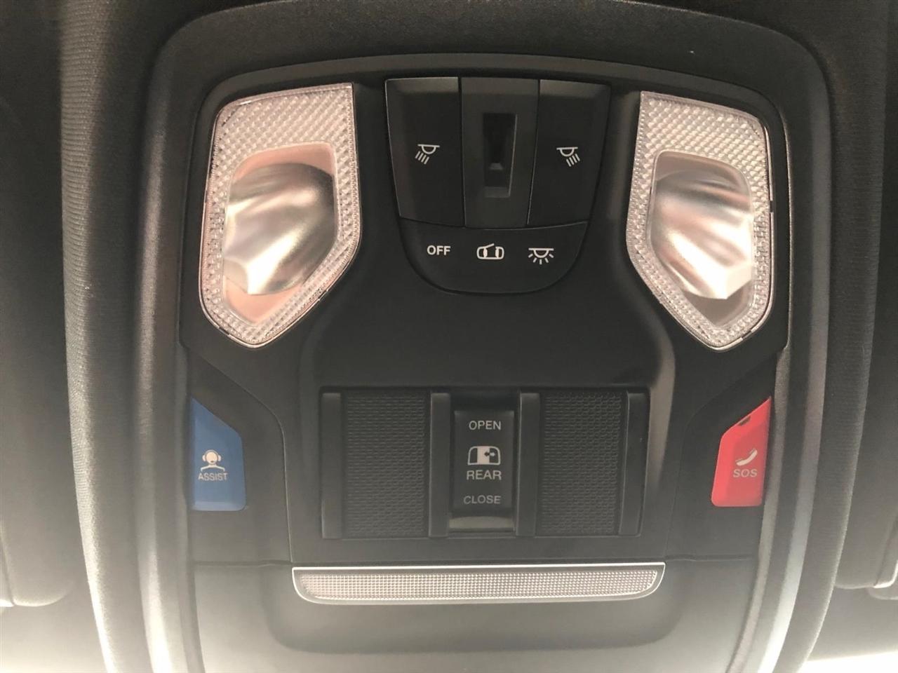 RAM 1500 Big Horn 4x4 Crew Cab 5'7" Box 2022