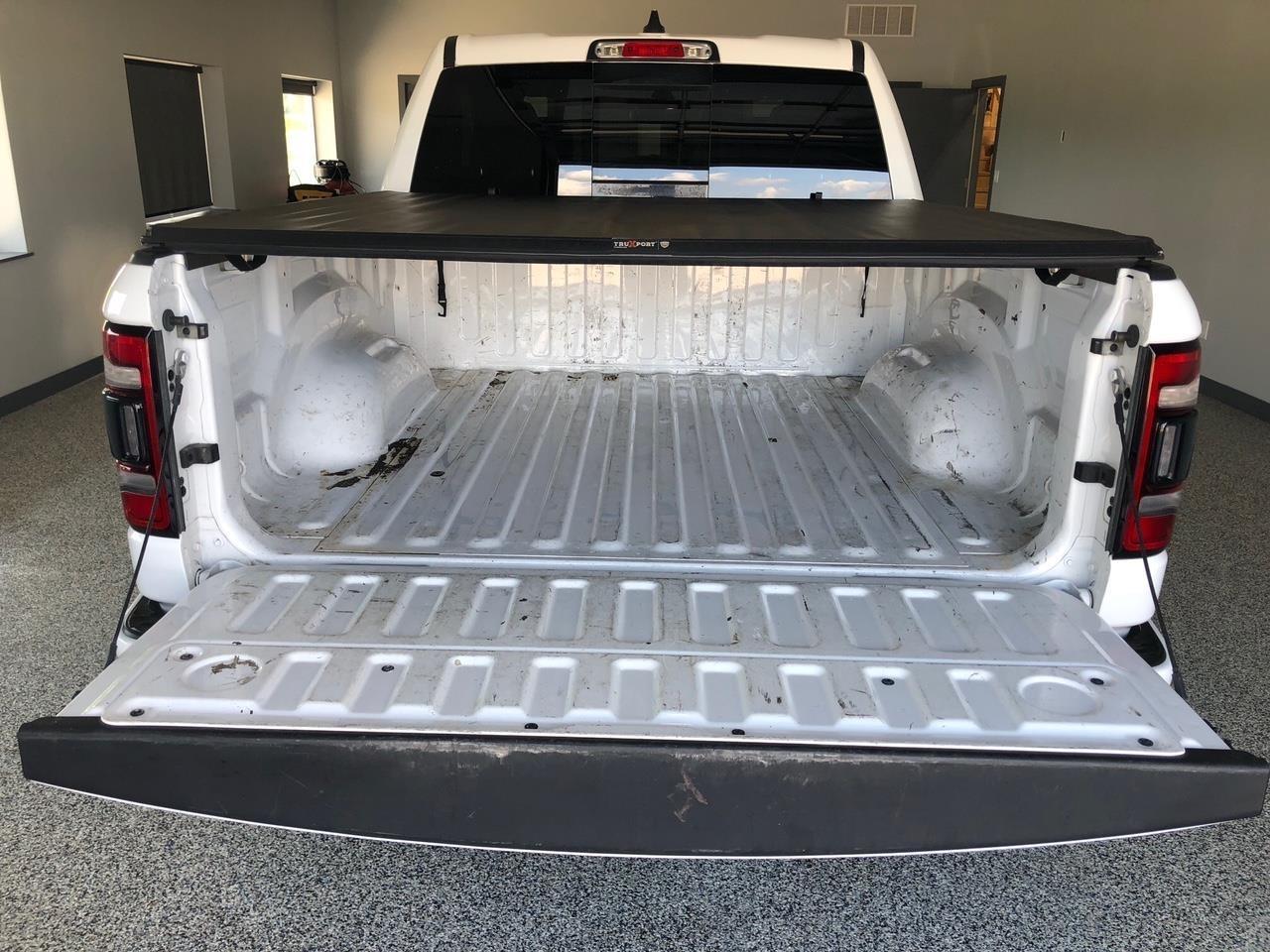 RAM 1500 Big Horn 4x4 Crew Cab 5'7" Box 2023