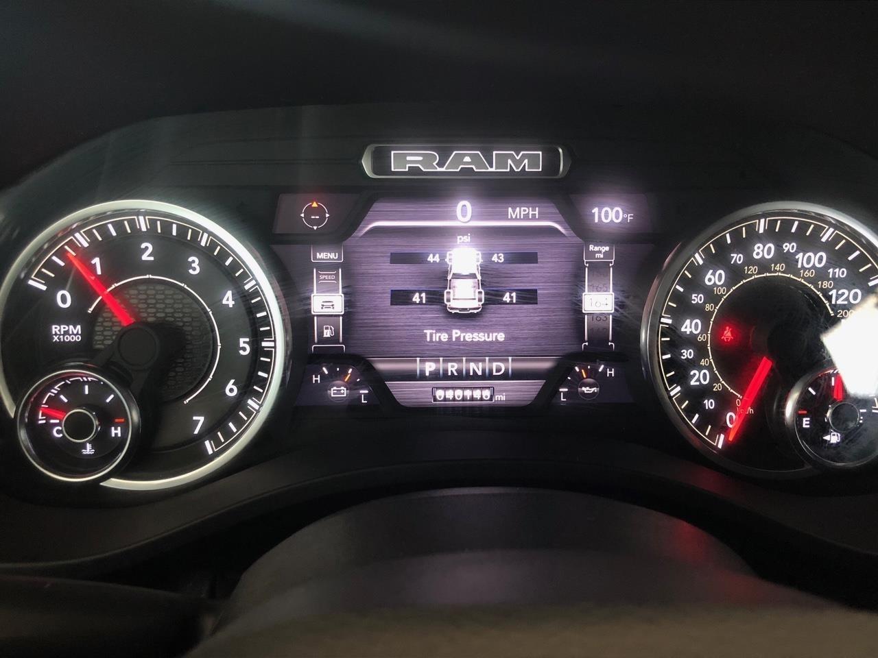 RAM 1500 Big Horn 4x4 Crew Cab 5'7" Box 2023