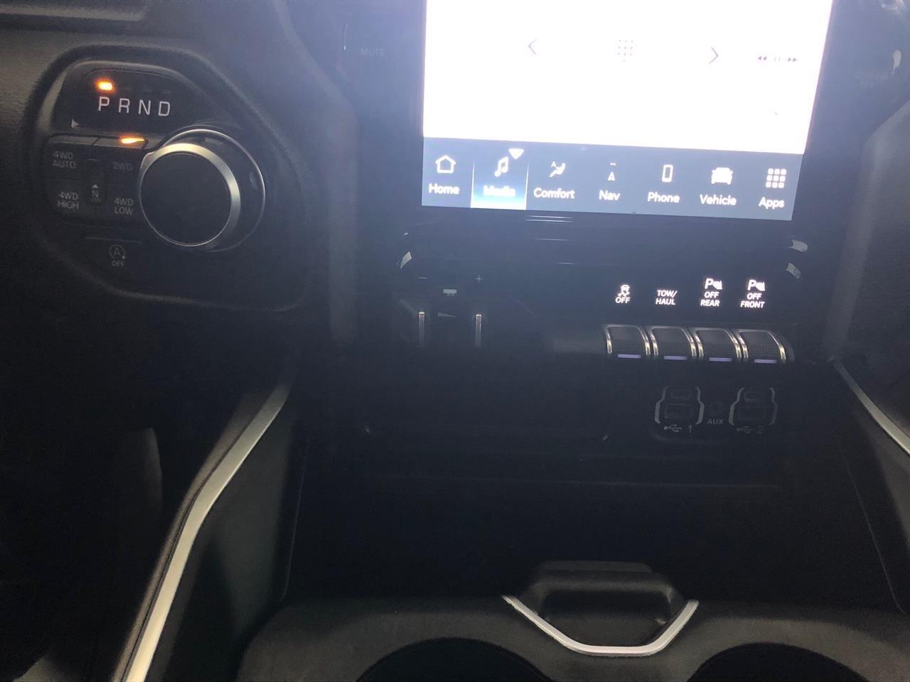 RAM 1500 Big Horn 4x4 Crew Cab 5'7" Box 2023