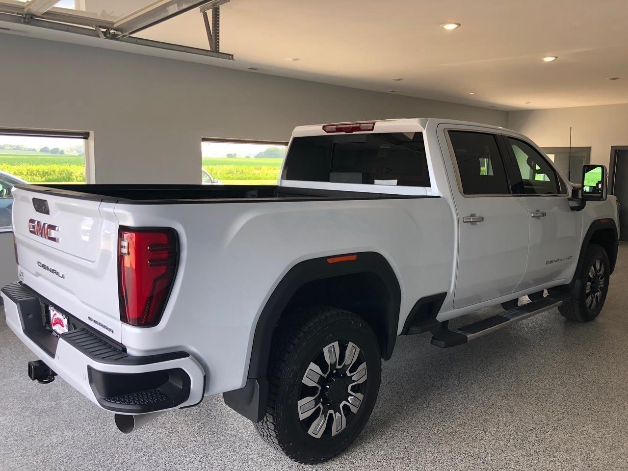 GMC Sierra 2500HD 4WD Crew Cab 159" Denali 2026