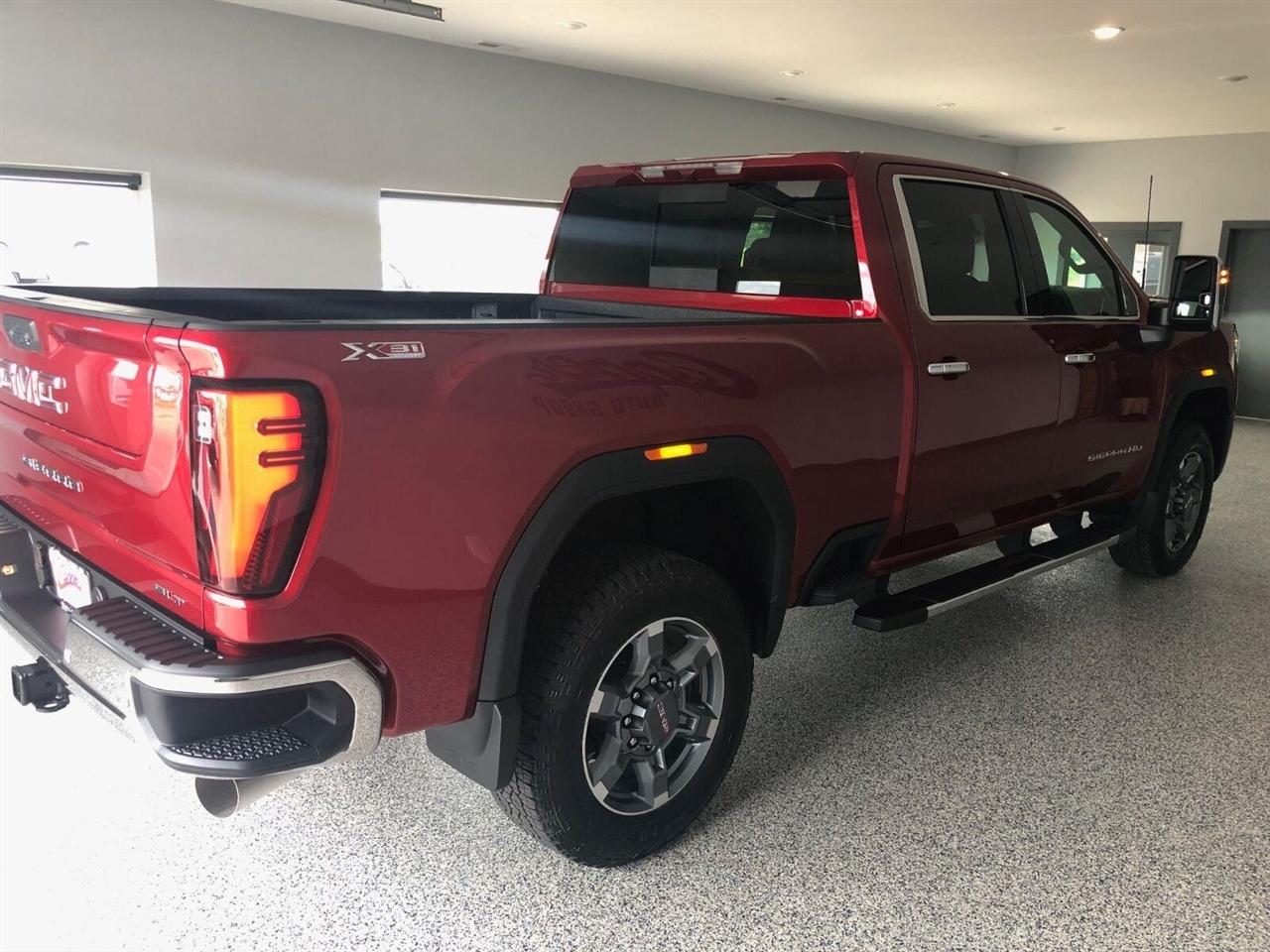GMC Sierra 2500HD 4WD Crew Cab 159" SLT 2026