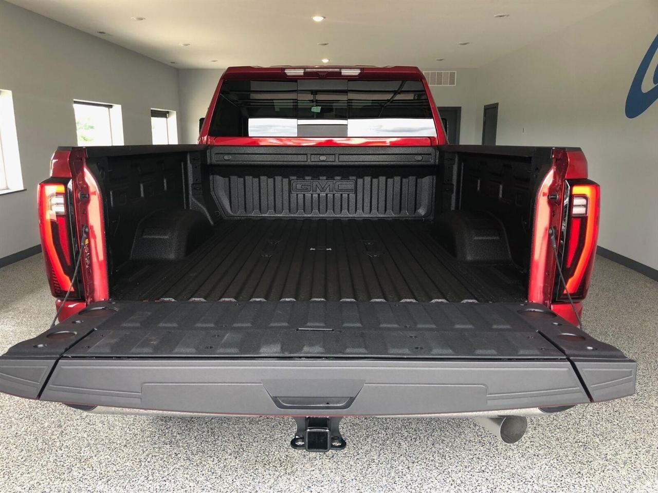 GMC Sierra 2500HD 4WD Crew Cab 159" SLT 2026