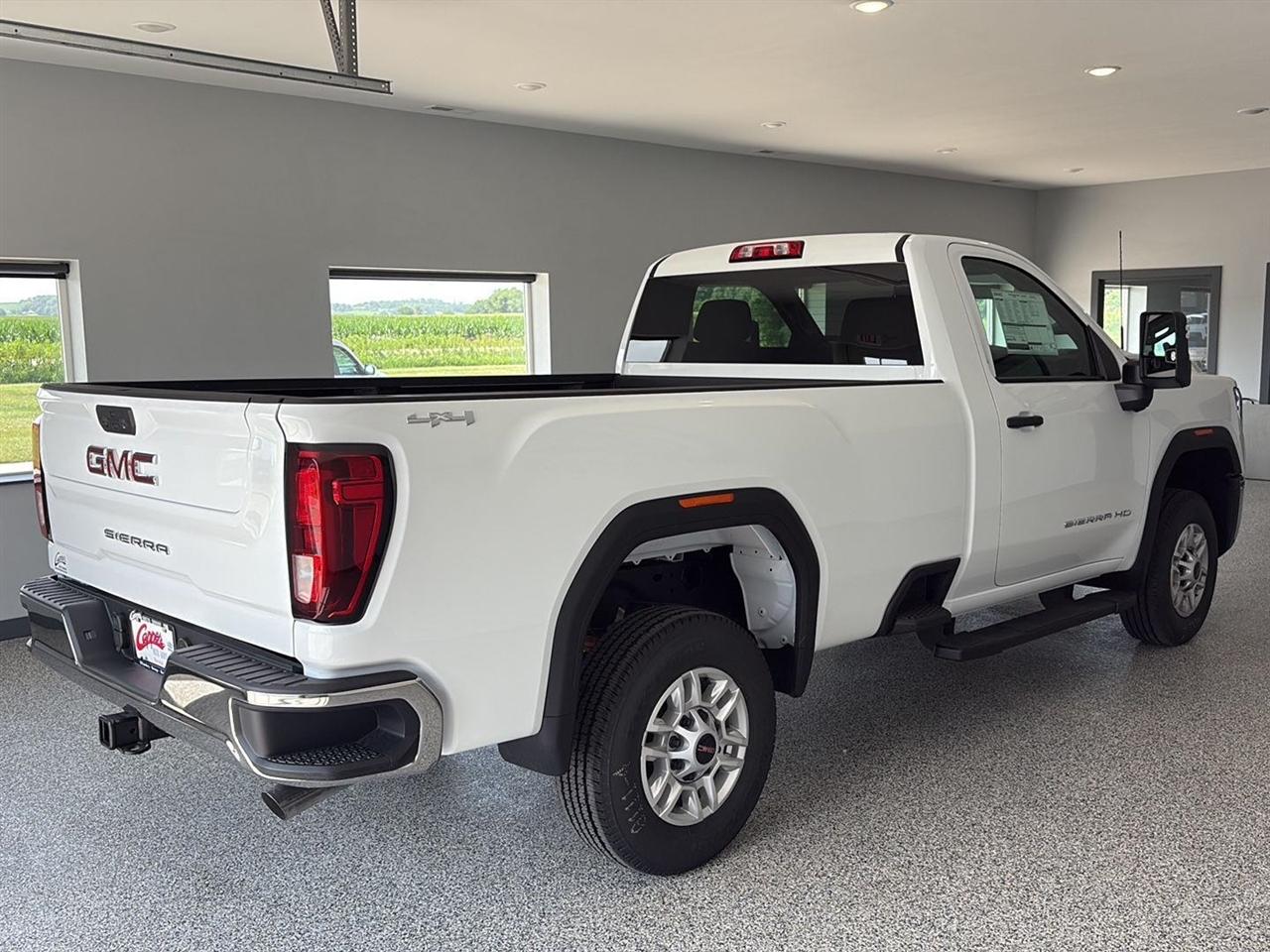 GMC Sierra 2500HD 4WD Reg Cab 142" Pro 2026