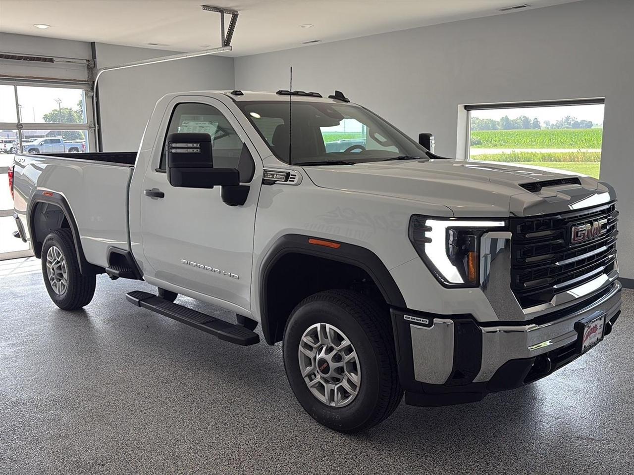 GMC Sierra 2500HD 4WD Reg Cab 142" Pro 2026